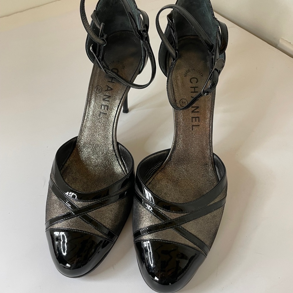 CHANEL black patent and metallic heels size 10